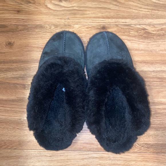 UGG black slippers - Picture 2 of 3